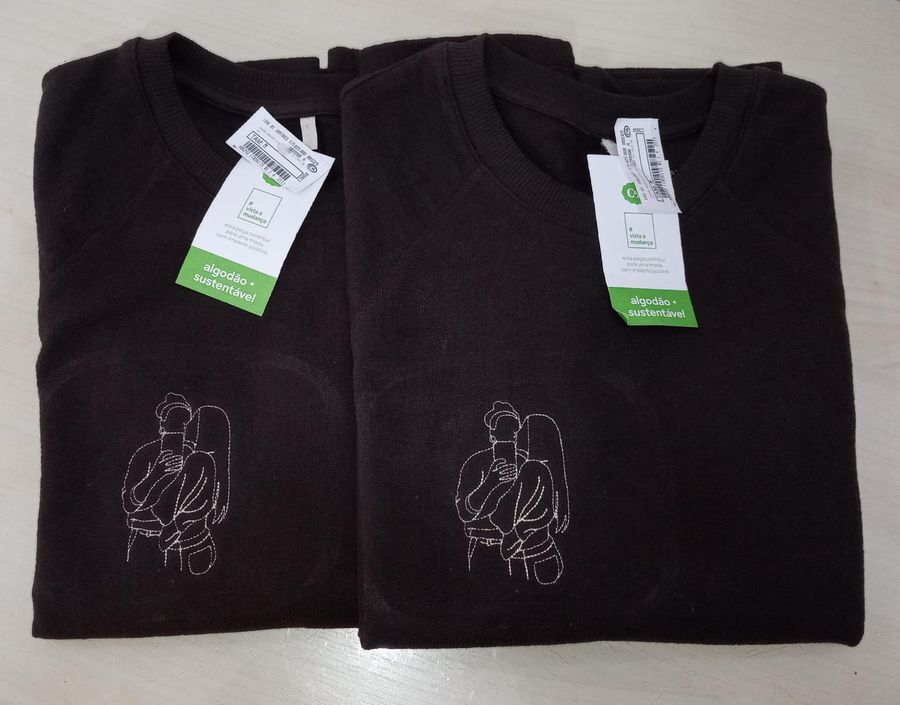 Camisetas com retrato bordado